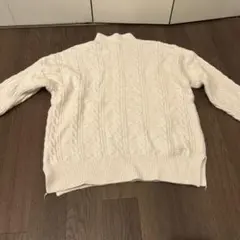 ホワイト ケーブルニット タートルネック セーター