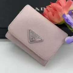 RFID搭載/美品✨プラダ 三つ折り財布 レザー サフィアーノ 三角ロゴ ピンクのサムネイル