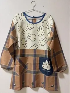 【新品未使用】 ミッフィー　長袖　キャラクターエプロン 保育士 介護士