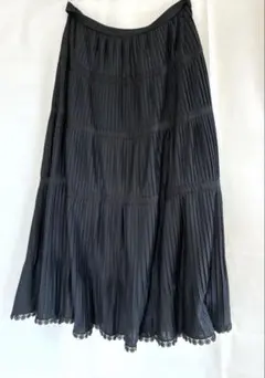 ピンクハウス 黒 プリーツ ひざ丈スカート ポンポン付き 裏地付き 美品のサムネイル