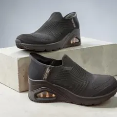 【美品】SKECHERS スケッチャーズ スリップインズ ブラック 厚底