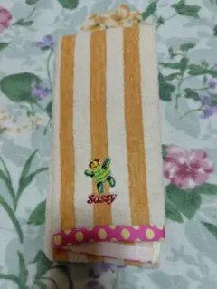 Sassyサッシー刺繍付きストライプタオル