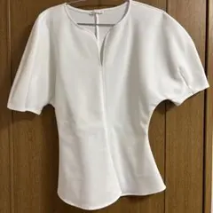 ZARA スリットネックペプラムトップス ホワイトのサムネイル