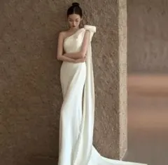 ホワイトワンショルダーリボンドレス