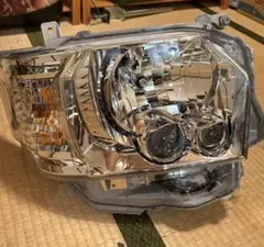 ハイエース　8型純正LEDヘッドライトのサムネイル