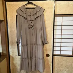 Amavel クラシカルフリルロングワンピース　くすみピンクのサムネイル