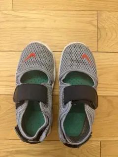 NIKE キッズ サンダル グレー エアリフト19cm