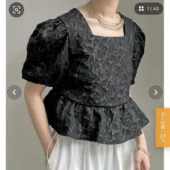 美品　ブラック パフスリーブ ペプラム トップスのサムネイル