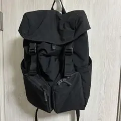ユニクロ マルチポケットバックパック リュック 大人気 完売品　美品　ブラックのサムネイル