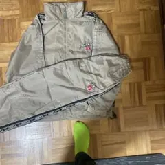 FUBU ベージュ ナイロンセットアップ大幅な値下げでもたいようします！