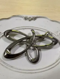 ブローチ　ヴィンテージ　大ぶり　インパクト　抽象的　変形型　リボン　ツイスト