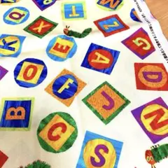 大人気絵本　エリックカール　はらぺこあおむし 生地　はぎれ