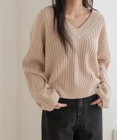 ユヌマンション 背中開き Ｖネック ニット トップスのサムネイル