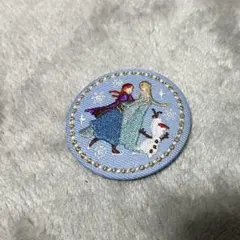 ディズニー　刺繍缶バッジ　アナ雪