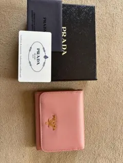 PRADA二つ折り財布のサムネイル