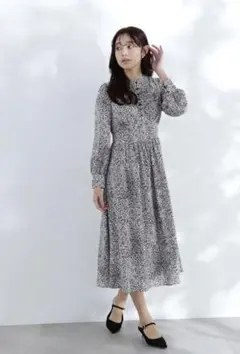 ナチュラルビューティーベーシック　 バイカラーミニフラワープリントワンピース