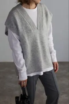 ボンジュールサガン新品未使用タグ付きディープVネックニットベストジレライトグレー