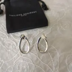 綺麗美品✨️【フィリップ オーディベール】両耳 ピアス シルバーカラーのサムネイル