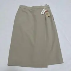 【新品・未使用】ラップスカート ベージュ ひざ丈 タグ付きのサムネイル