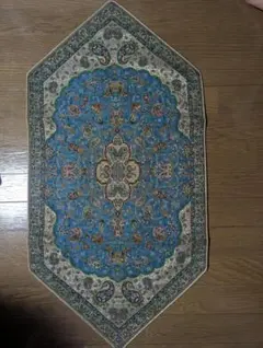 【タブリーズ】青ペイズリー柄 六角形ペルシャ絨毯 92.5cm x 47.5cm