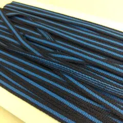 黒色とブルーのニットブレード