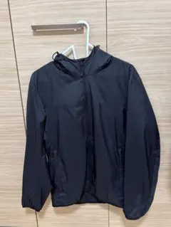 ユニクロ ウインドブレーカー ブラック フード収納 軽量 メンズ レディース