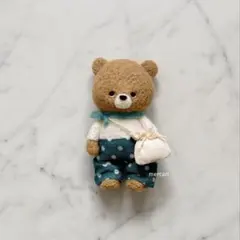 羊毛フェルト　ハンドメイド　くまさんブローチ　オフホワイト巾着ポシェット