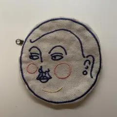 刺繍デザイン 円形ポーチ