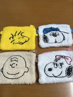スヌーピー　ガチャ　もふもふポーシェットセット
