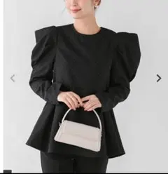Fit more 新品 フロッキードットパワショルブラウスのサムネイル