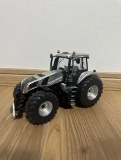 New Holland トラクター Siku 1:32 ミニチュア