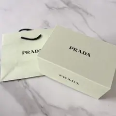 プラダ　ギフトボックス&ショッパー