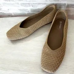 【極美品】VIVAIA パンプス　フラット　ベージュ　ニット　ストラップ　24 ホリデー特別価格コレクション – VIVAIA JAPAN