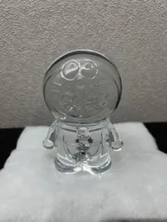 バカラ Baccarat のドラえもん クリスタルフィギュリン　円筒ケース付き バカラ Baccarat のドラえもん クリスタルフィギュリン 円筒ケース付き