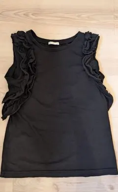 【美品】GU フリル付きノースリーブトップス ブラック