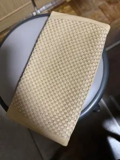 ビーズ装飾 ベージュ クラッチバッグ