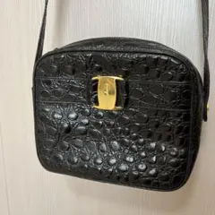Salvatore Ferragamo ヴァラ クロコ型押し ショルダーバッグ - メルカリ