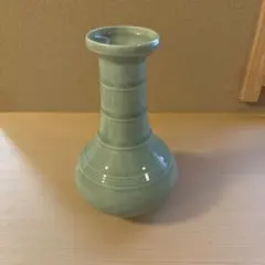 青磁の花入れです 青磁花入（せいじはないれ）