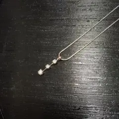 ネックレス ペンダント エイボン化粧品（スリーストーン）