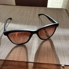 Oakley ウィメンズブラックフレーム スポーツサングラス