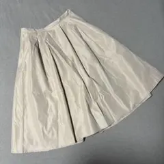 ベージュ フレアスカート ひざ丈　春物