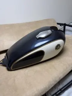 SR400 1JR タンク ムール貝 純正のサムネイル