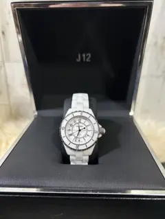 CHANEL J12 ホワイト 33mmクォーツ時計のサムネイル