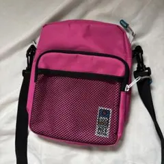 ピンク ナイロン ショルダーバッグのサムネイル