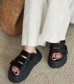 UGG アグ　ゴールデングロウ　スライドのサムネイル