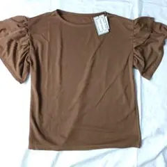 【未使用】フリル袖 半袖Tシャツ ブラウン　カットソーのサムネイル