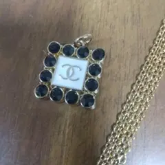 CHANEL ヴィンテージチャーム ゴールドのチェーンつき