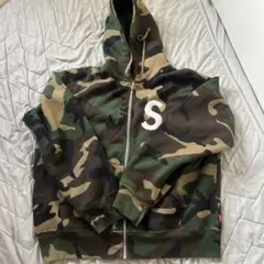 Supreme カモフラ柄 ジップアップパーカー ステッカー付 - メルカリ