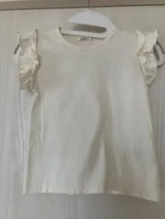 フリル付き半袖Tシャツ 110cm クリーム色　アイボリー　ペアマノン