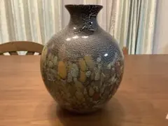 花瓶 黒とグレーのグラデーション